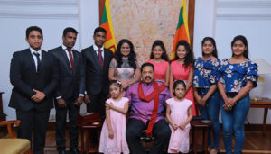 ලෝකයේ විශාලතම නිවුන් එකමුතුව ශී‍්‍ර ලංකාවේ