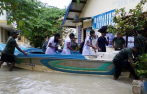 O/L ලියන්න හමුදා බෝට්ටුවෙන් යයි