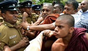 සංඝ කල්ලි අතුරෙන් ‘රත්නභාවය’ සොයා යෑම – රණත් කුමාරසිංහ