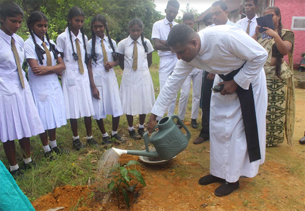 දෙවියන් වහන්සේ අපිට ලබාදිලා තියෙන ලොකුම දයාදය විනාශ නොකර රැකගමු